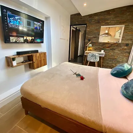 Phantastica Bed & Breakfast Les Pennes-Mirabeau